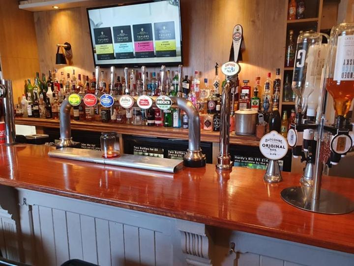 The Crown Inn Keynsham Exterior foto
